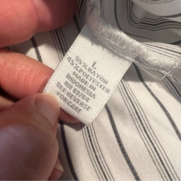 🍋 Dressbarn Black and White Striped Button Down Shirt - Size Large - Picture 6 of 7